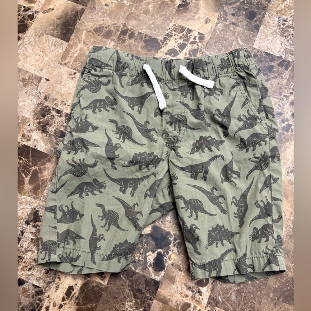 4/30$ H&M Green Dinosaur Print Kids Shorts 6-7 years